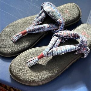 Sanuk Kids Black and Patterned Sandals